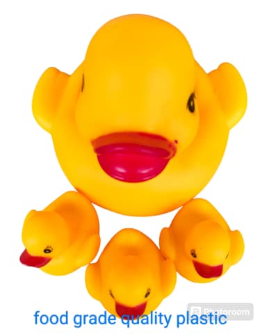 Big Size 4 Piece Duck Family Mother Duck With Baby Duck Bath Toy with Sound Yellow Set of Mother Duck With Baby Duck Chu Chu Sound Duck Set