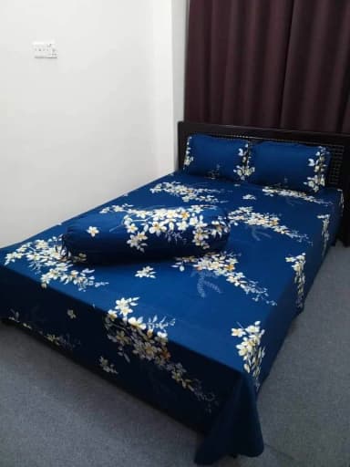 A tuwil panel cotton double size twill panel bed sheet size 7 8 feet King size with two pillow cover