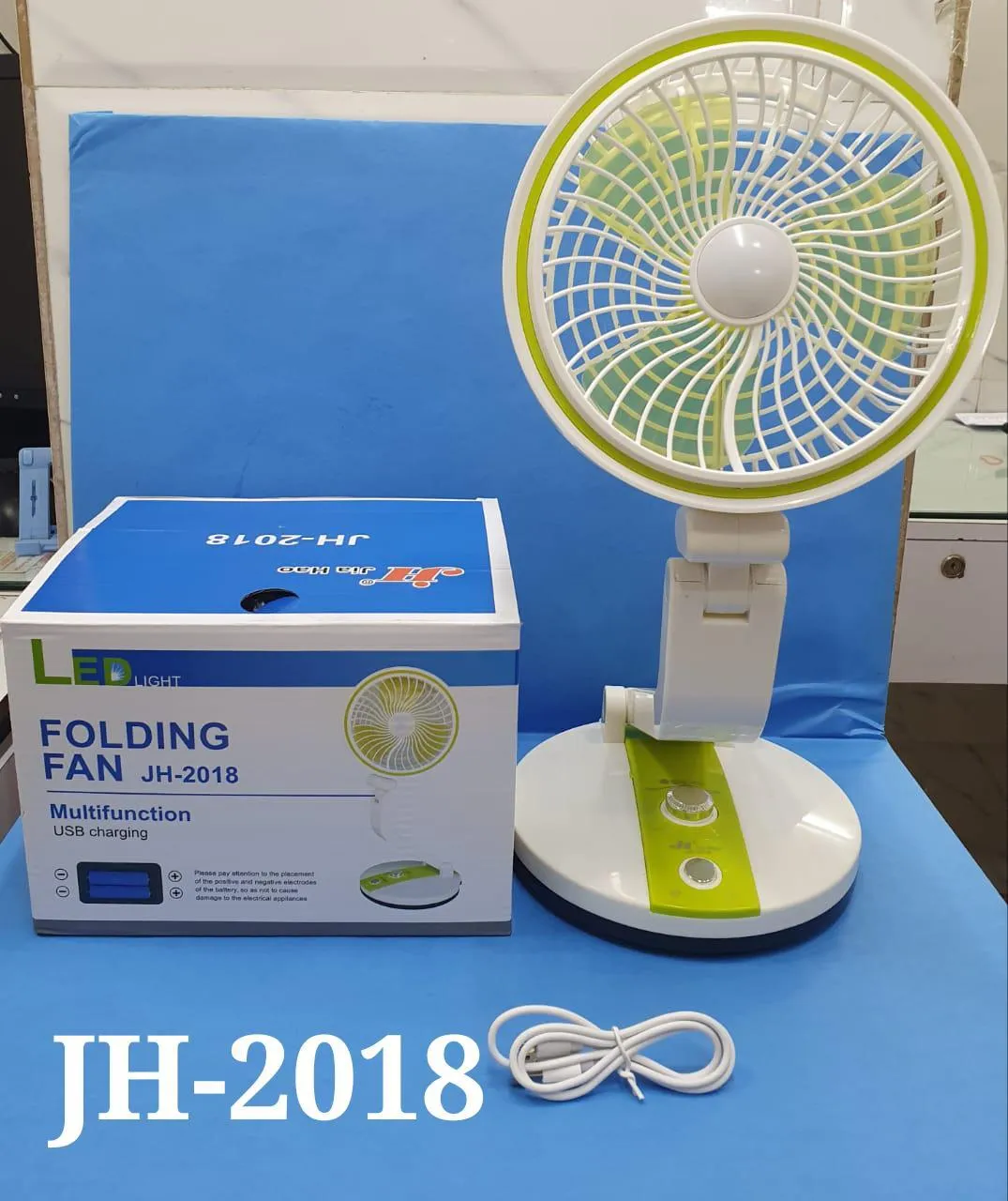 Rechargeable Mini 360 Degree Folding Table Lamp Built In Battery Desktop Fan Desk Light USB Rechargeable Folding Fan with LED Light 4