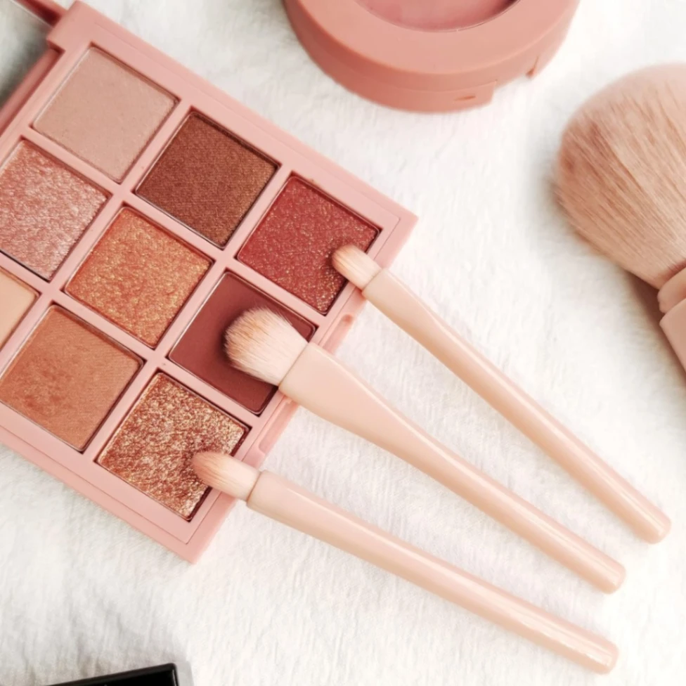 4 in 1 Makeup Brush Set, Professional Cosmetic Makeup Brushes-use Retractable Mini Facial Makeup Tool 4